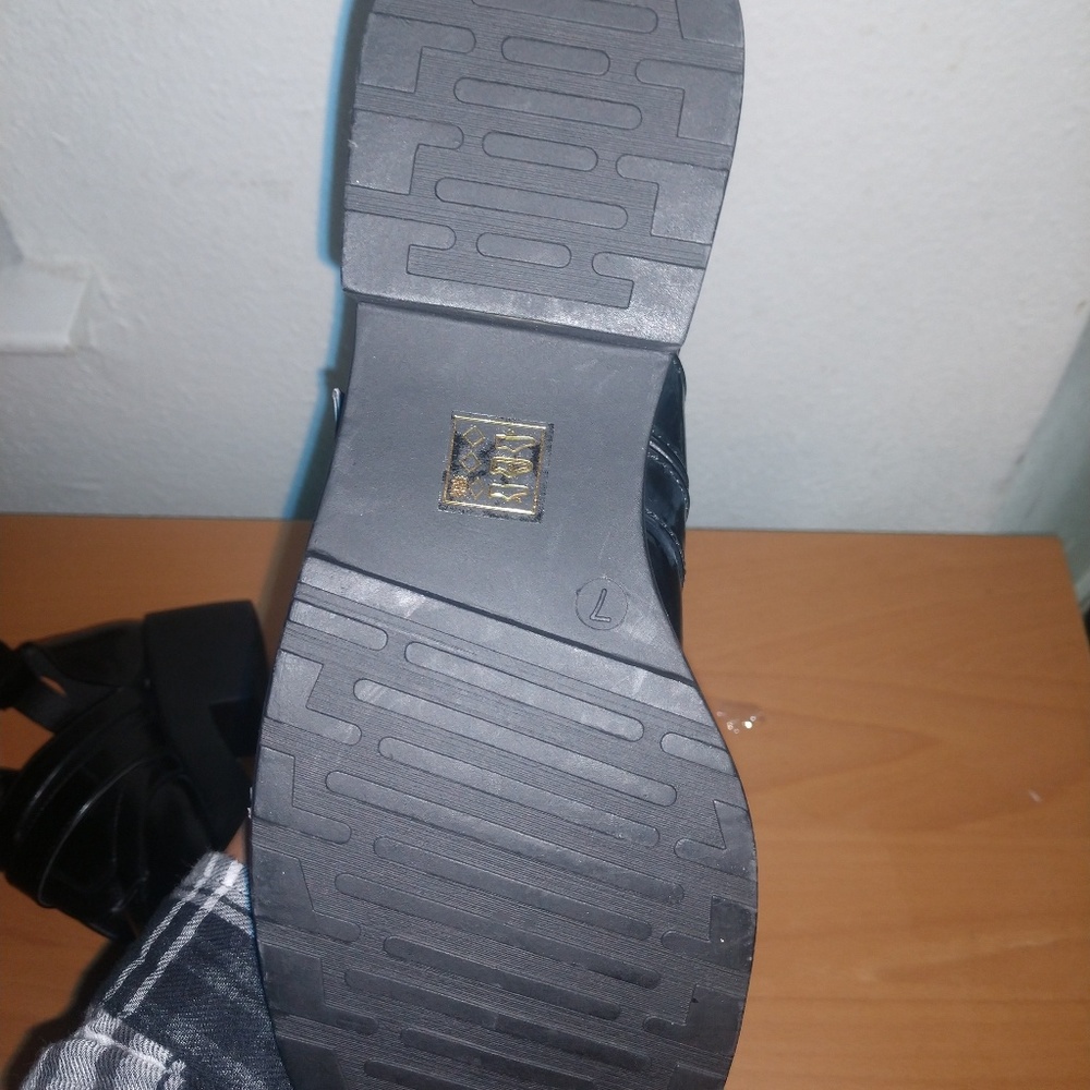 Boohoo Black Boots - Picture 3 of 3